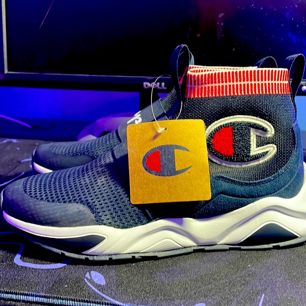 brand new!! kids size 7 champion brand shoes!!